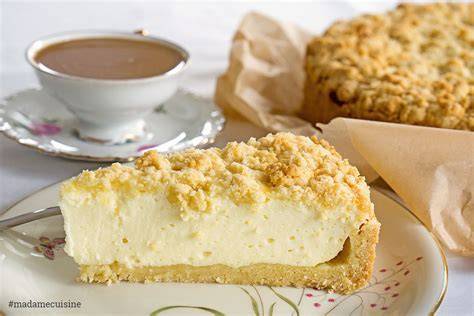 Käsekuchen mit goldbraunen Streuseln