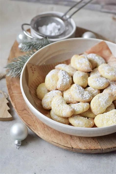 Käsekuchen-Plätzchen frisch aus dem Ofen, Puderzucker obenauf