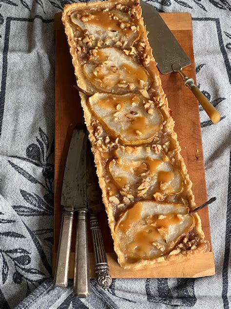 Käsekuchen-Törtchen mit Salzkaramell und kandierten Walnüssen