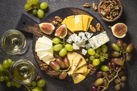 Käseplatte mit Honig Feigen Senf Frischkäse