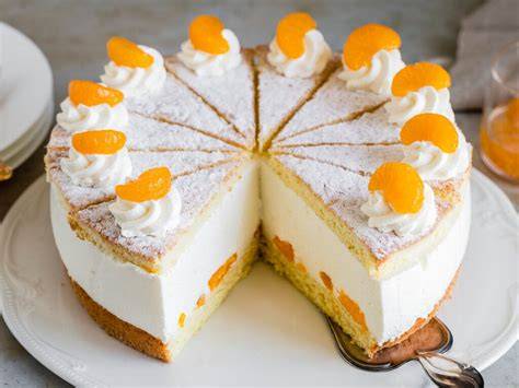 Käsesahnetorte mit Mandarinen aufgeschnitten
