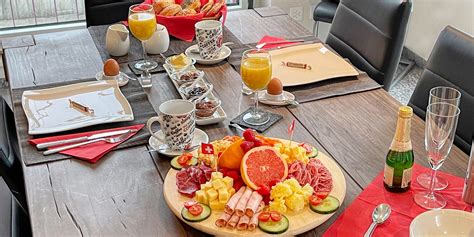 Königliches Frühstück vergangener Zeiten mit opulenten Gängen