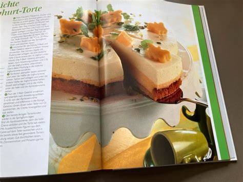 Köstliche Nachspeisen, klassisch und modern angerichtet