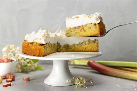 Köstliche Variation: Rhabarberkuchen mit Baiserhaube