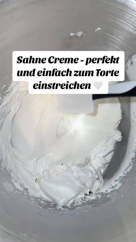 Küche: Zutaten für Tortencreme vorbereitet - Sahne, Mascarpone, Sahnesteif