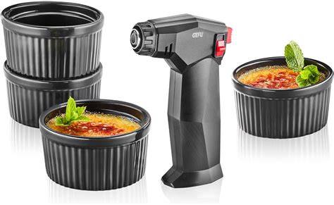 Küchengeräte für Crème Brûlée: Flambierer, Förmchen, Sous-Vide-Garer (Fotocollage)