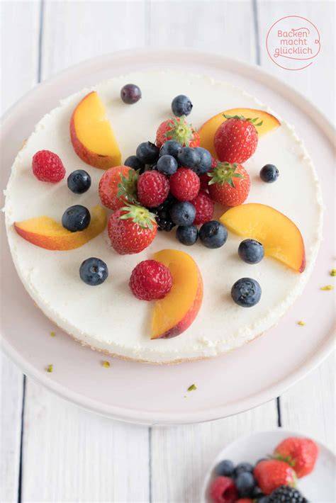 Kühlschrankkuchen mit Frucht und Keksboden