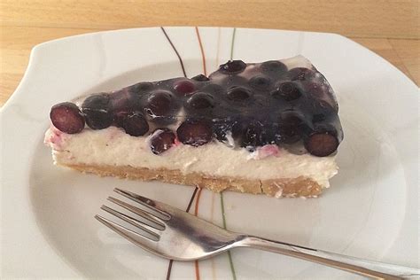 Kühlschranktorte Zutaten: Bröselboden und Frischkäse-/Quarkcreme mit Früchten