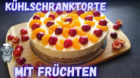Kühlschranktorte im Anschnitt mit Früchten