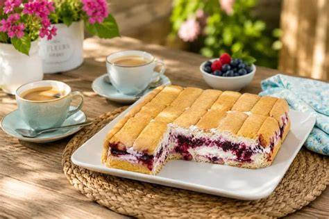 Kühlschranktorte mit Beeren