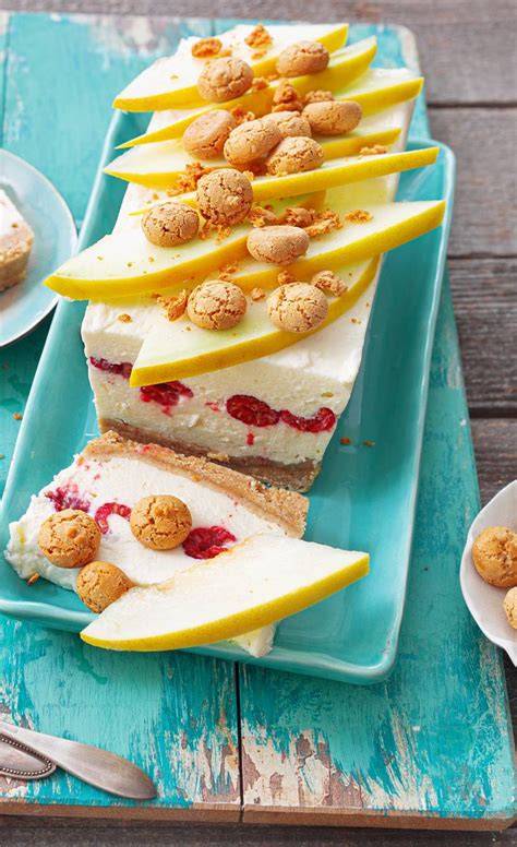 Kühlschranktorte mit Götterspeise: Schnittbild und Dekoration mit Limetten