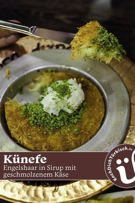 Künefe: goldbraun gebackenes Engelshaar mit geschmolzenem Käse, mit Pistazien bestreut