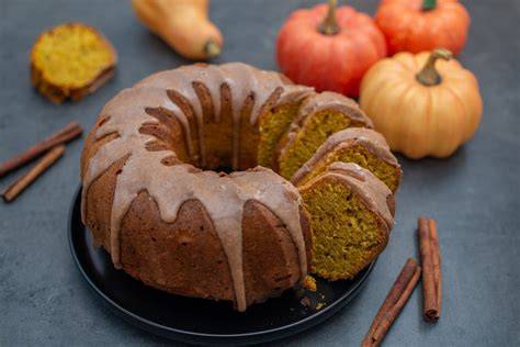 Kürbis-Gugelhupf mit Zuckerglasur