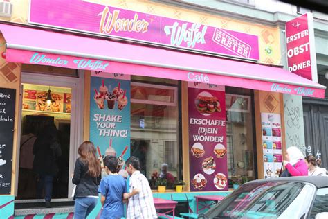 Kaffee und Waffel bei Wonder Waffel Bern