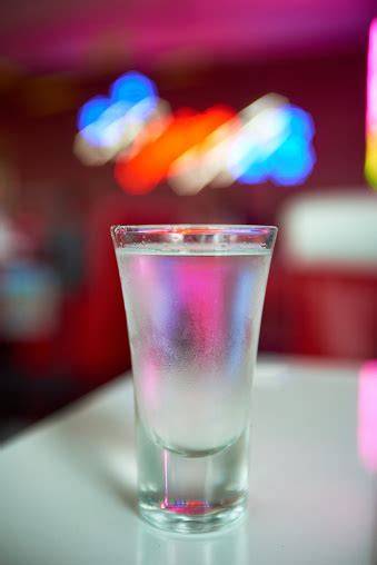 Kaffee und Wodka im Glas