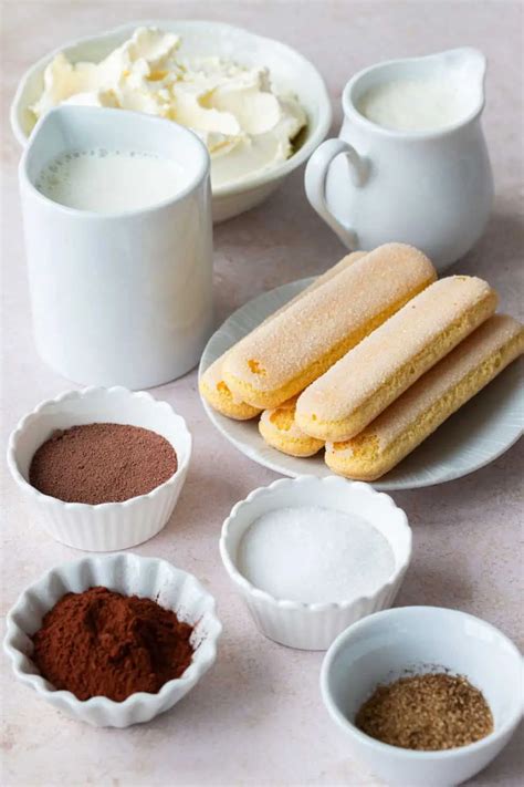 Kaffee und Zutaten für Tiramisu
