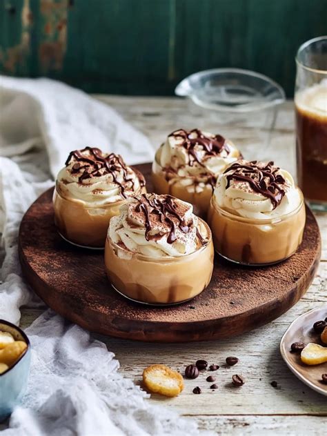 Kaffee-Fudgebars mit Kaffeeguss