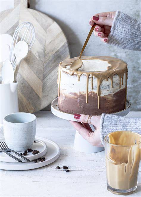 Kaffee-Karamell-Drip Cake