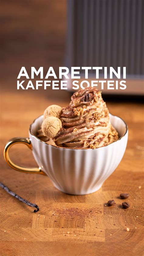 Kaffee-Nuss-Kekse grob zerbröselt als Knuspertopping