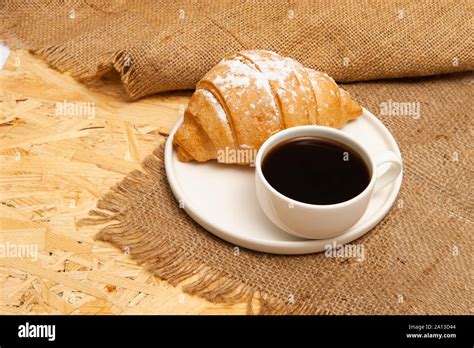 Kaffeekekse auf einer Tasse Kaffee