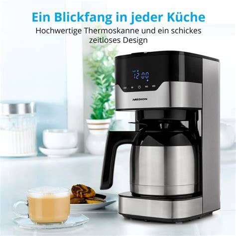 Kaffeemaschine mit Mokka-Kanne und Eiswürfeln zum Schnellkühlen