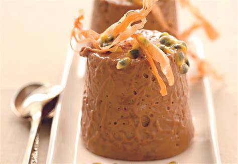 Kaffeepudding mit Karamellkrokant