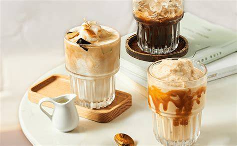 Kaffeerezepte: Eiskaffee, Latte Macchiato und Cocktails mit Sirup