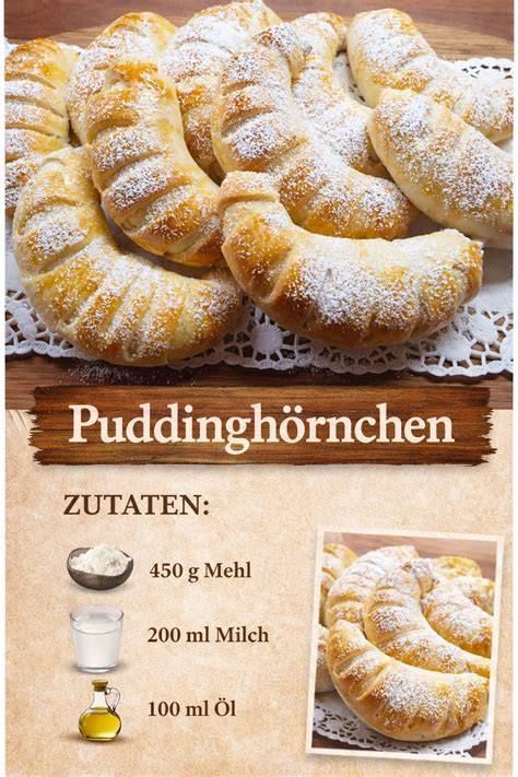 Kaffeetafel: Puddinghörnchen mit Puderzucker, Mandeln und Kaffee