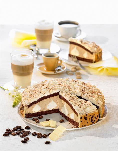 Kaffeetorte mit Mandeln und Kaffeecreme