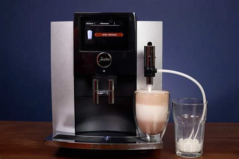 Kaffeevollautomat mit Milchschaum und heiße Milch Funktion
