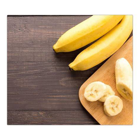 Kaki-Früchte und Banane auf Schneidebrett