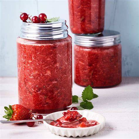 Kalt gerührte Marmelade mit frischen Früchten