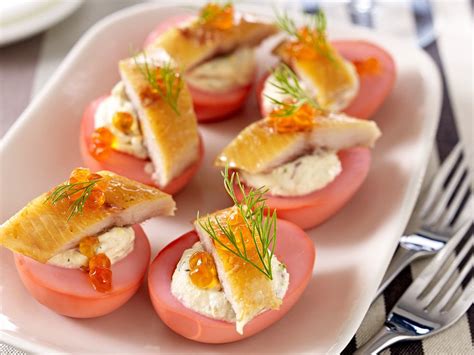Kaltes Gelierproben-Tellerchen mit Marmeladentropfen