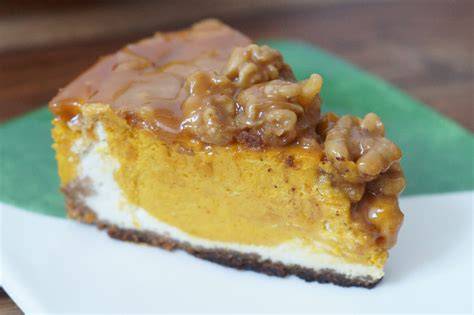 Kanadischer Käsekuchen mit karamellisierten Walnüssen und Ahornsirup