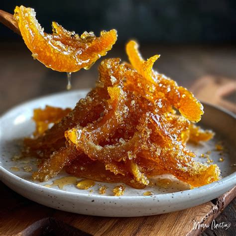 Kandierte Orangenschalen als Dekoration