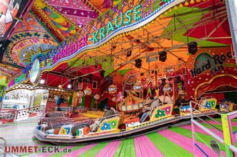 Karamelläpfel auf einer Kirmes