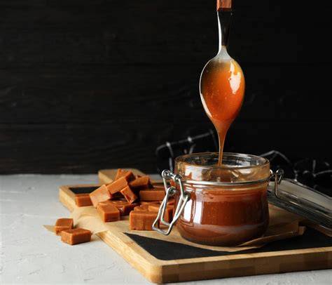 Karamell in verschiedenen Formen als Zuckerprodukt