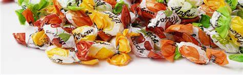 Karamellbonbons einzeln in Zellophan verpackt