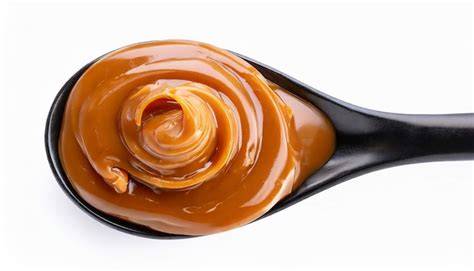 Karamellcreme auf Löffel