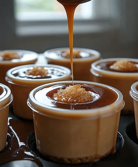 Karamellcreme im Topf, sahnig und goldbraun