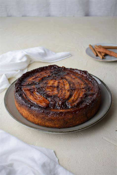 Karamellisierte Bananen in Springform für den Kanaken Upside Down Kuchen