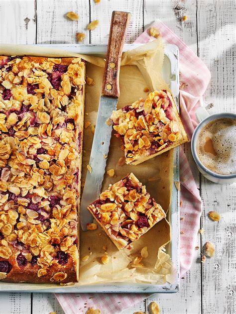 Karamellisierte Mandelkruste auf Kirschkuchen