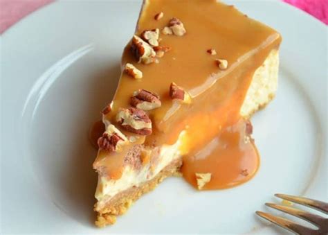 Karamellkuchen mit Schokolade und Nüssen