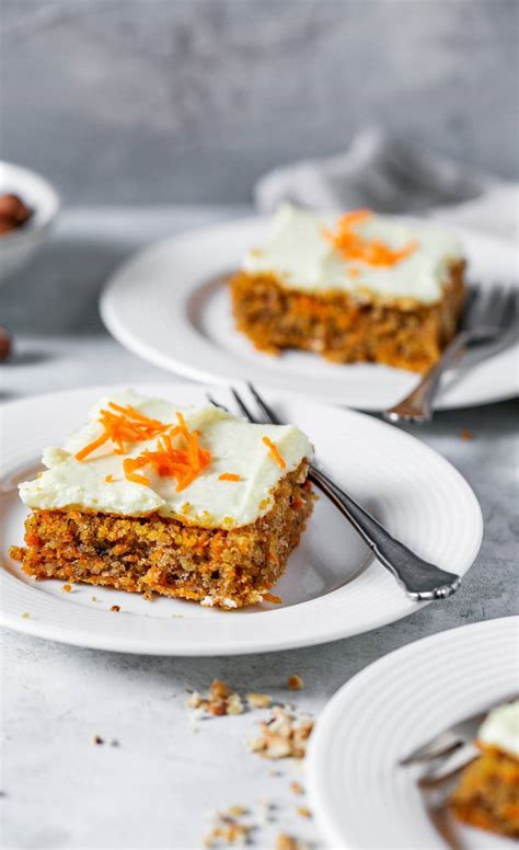 Karottenkuchen auf Blech mit Frischkäse-Frosting