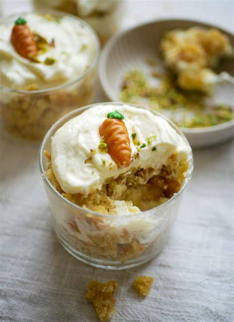 Karottenkuchen im Einmachglas mit Mandelschicht