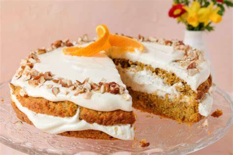Karottenkuchen mit Zitronenguss und Haselnüssen, Frühlingsdeko