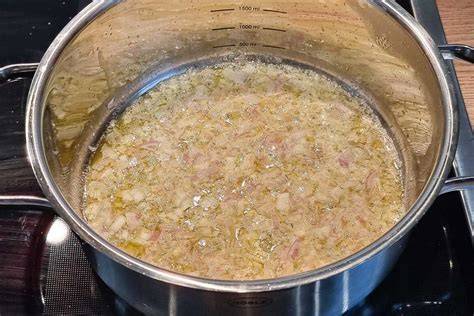 Karteikarte mit Rezeptideen rund um Parmesansuppe und Noilly Prat