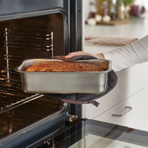 Kastenform im Ofen beim Backen
