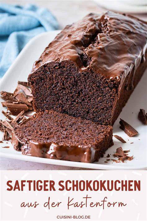 Kastenform mit Schokokuchen, angerichtet