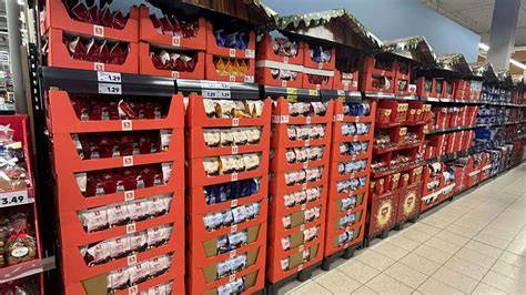 Kaufland Filialansicht und Regale mit Süßwaren